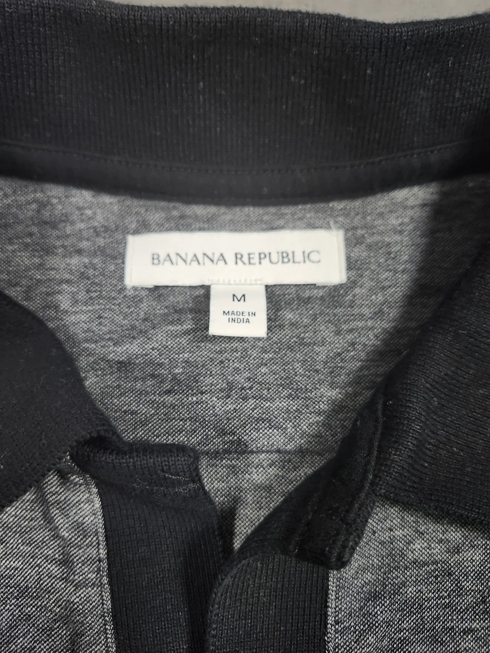 Banana Republic polo shirt marled gray knit fabric black collar Size M